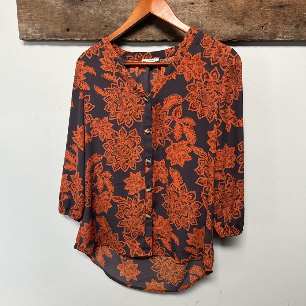 Beautiful Maurice’s women’s top. Almost like new. Size small